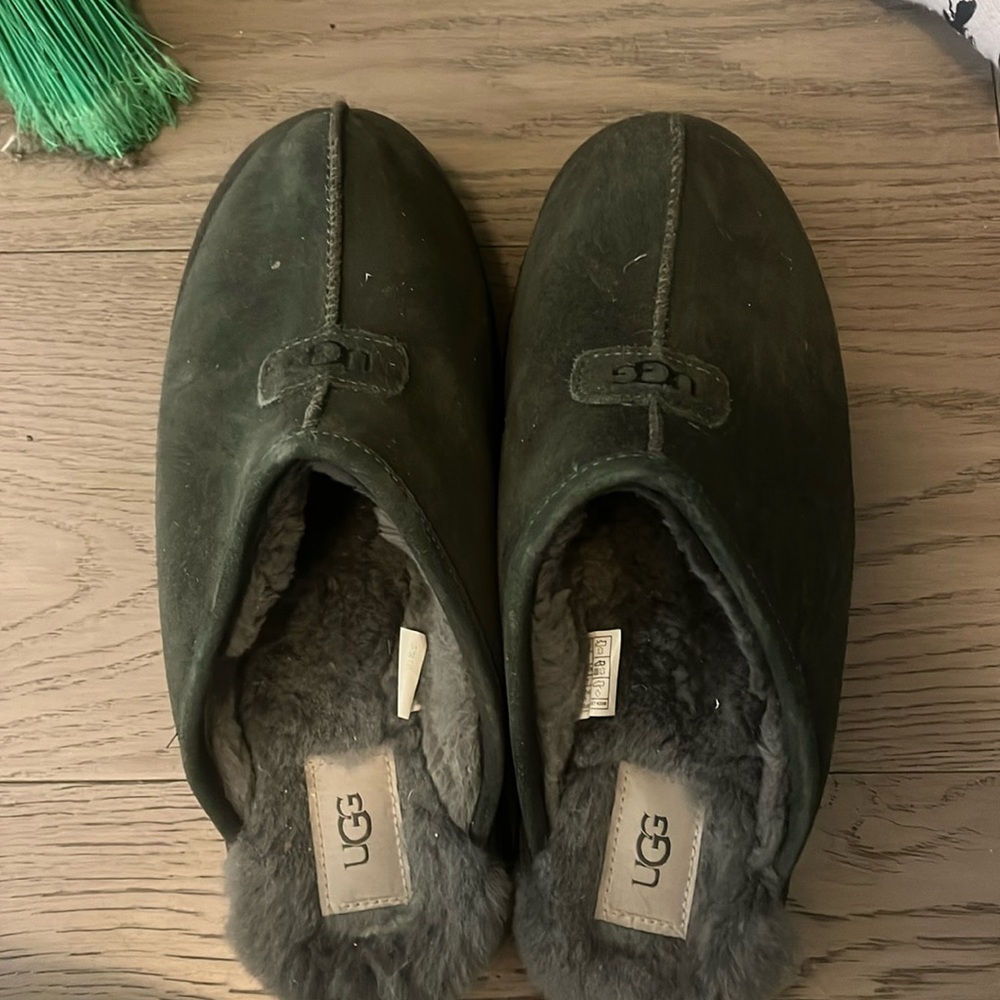 Ugg Women’s Slippers Size 10